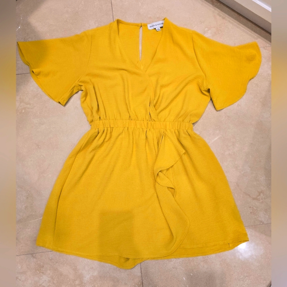 Women's gold Romper✨️, Size Medium